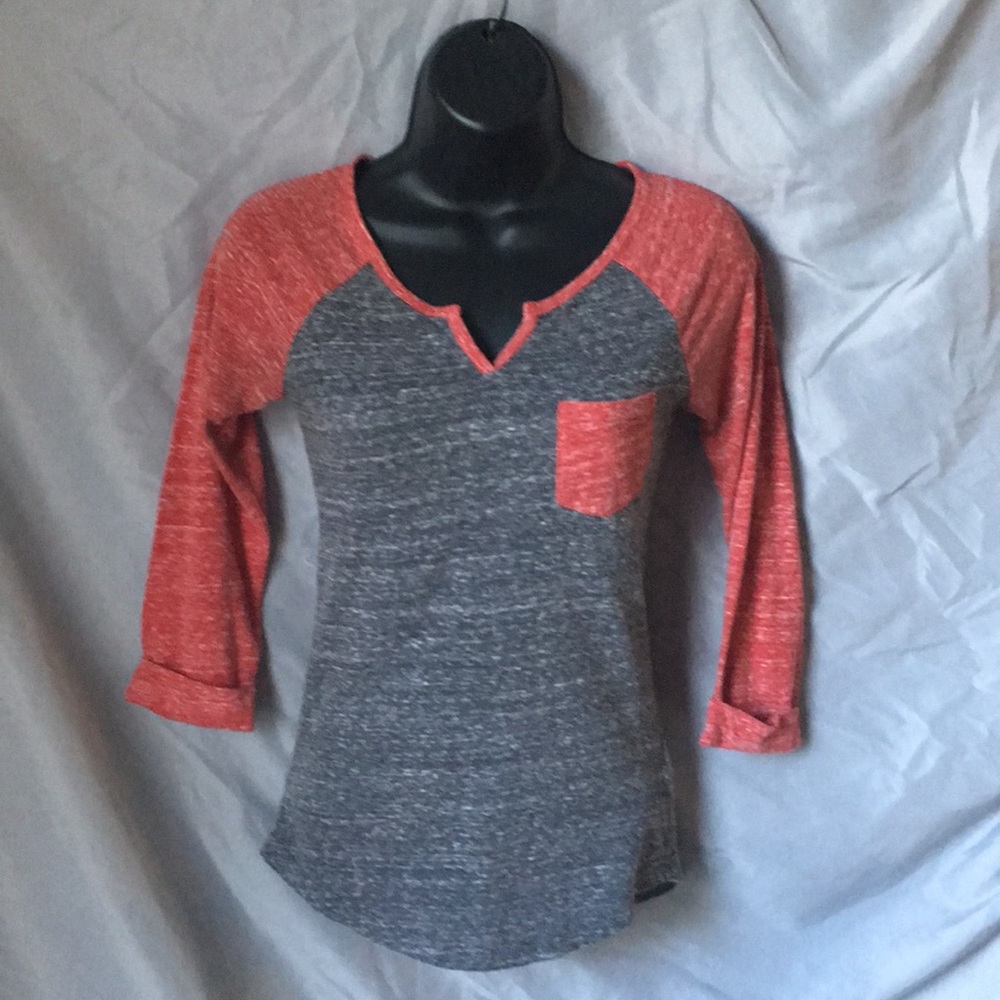 Distressed mid-sleeve shirt with pocket